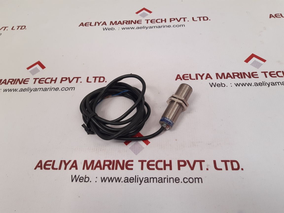 Telemecanique xs1m18mb250 proximity switch