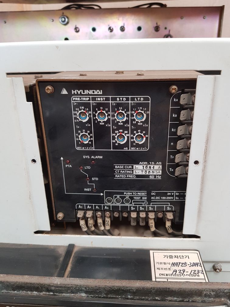 Hyundai hat 25 3-pole circuit breaker