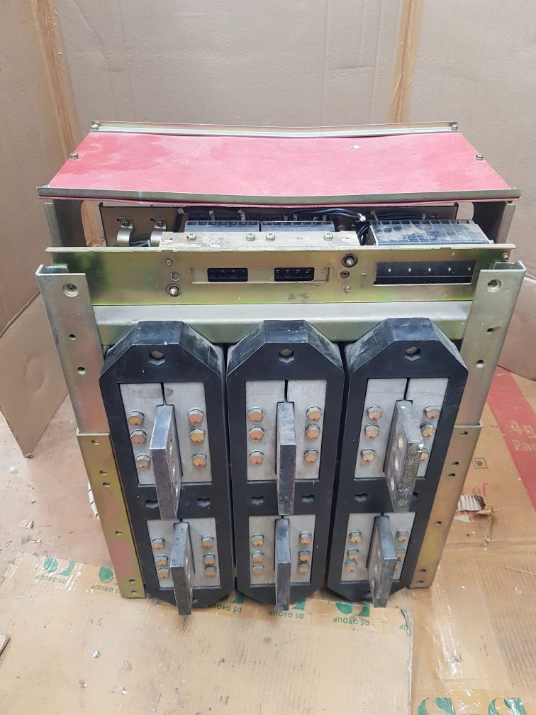 Hyundai hat 25 3-pole circuit breaker