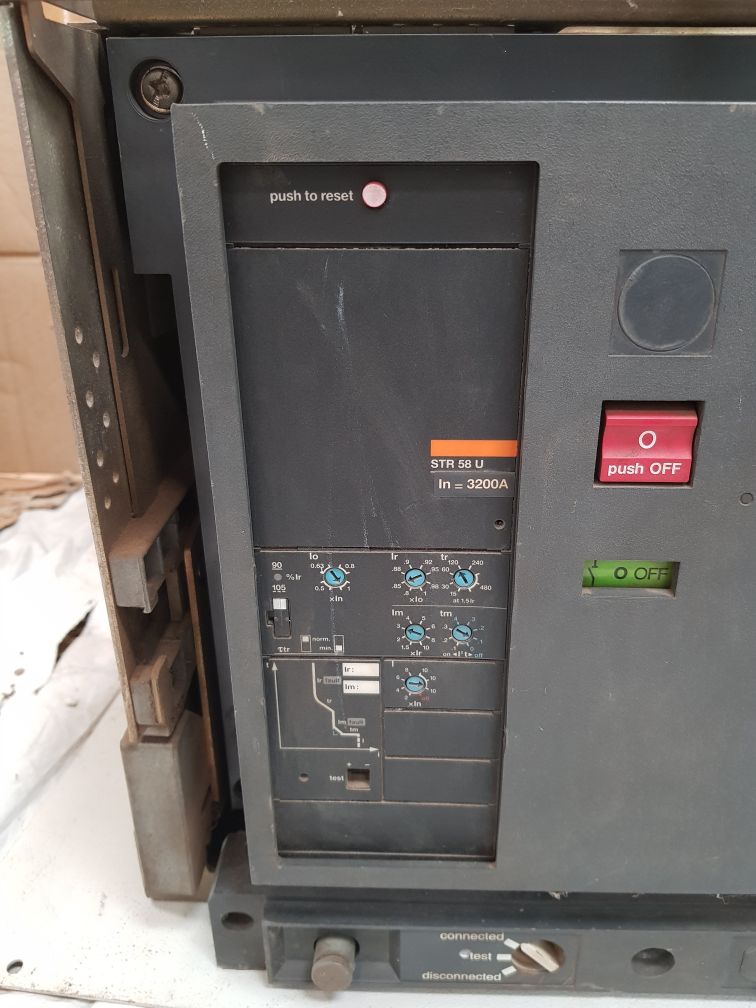 Merlin gerin masterpact m32 h1 circuit breaker