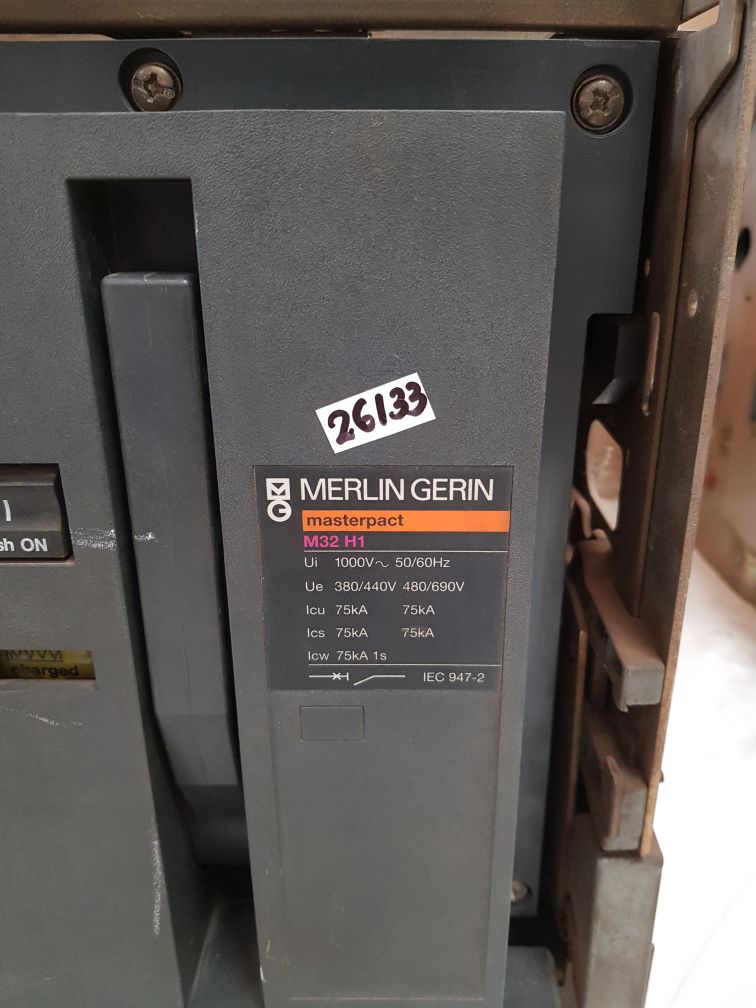 Merlin gerin masterpact m32 h1 circuit breaker