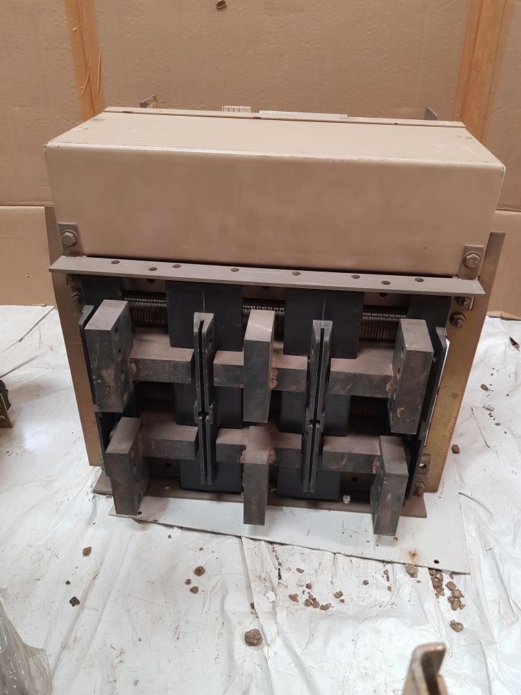 Merlin gerin masterpact m32 h1 circuit breaker