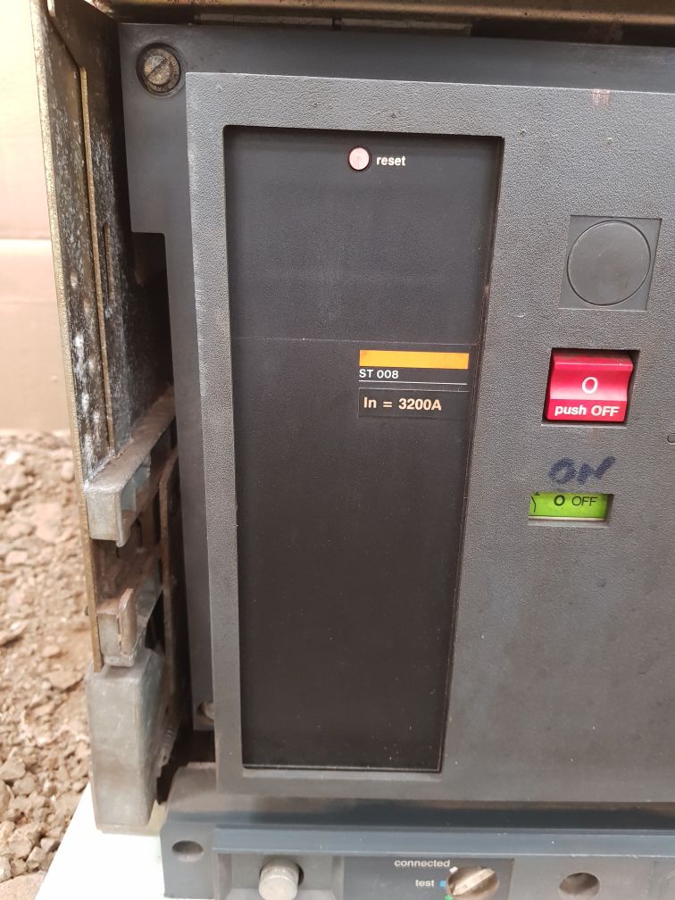 Merlin gerin masterpact m32 hf circuit breaker