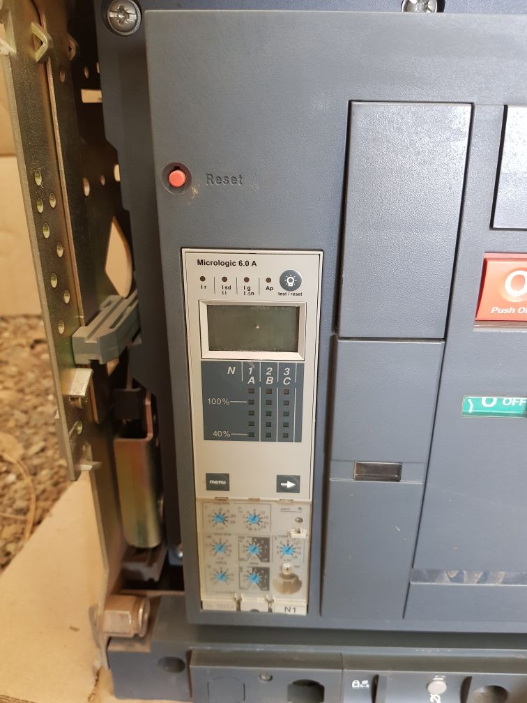 Merlin gerin masterpact nw12 n1 circuit breaker
