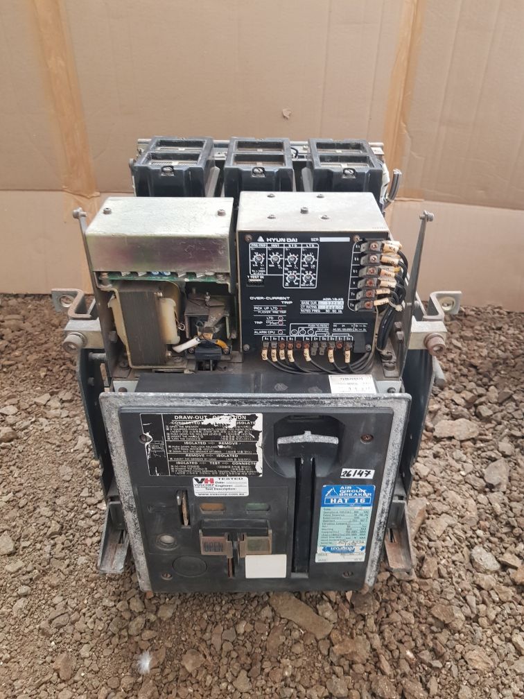 Hyundai hat 16 3-pole air circuit breaker