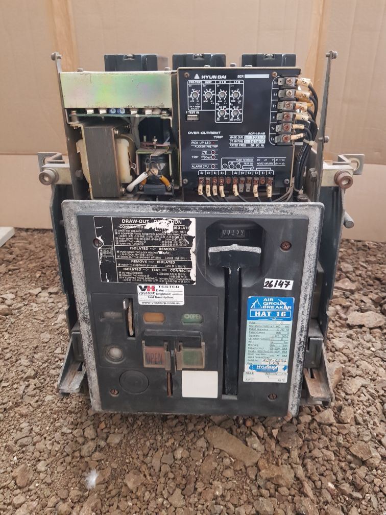 Hyundai hat 16 3-pole air circuit breaker