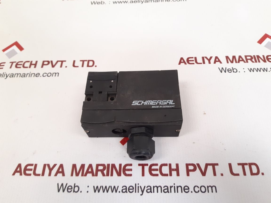 Schmersal azm 170-02zka solenoid interlock
