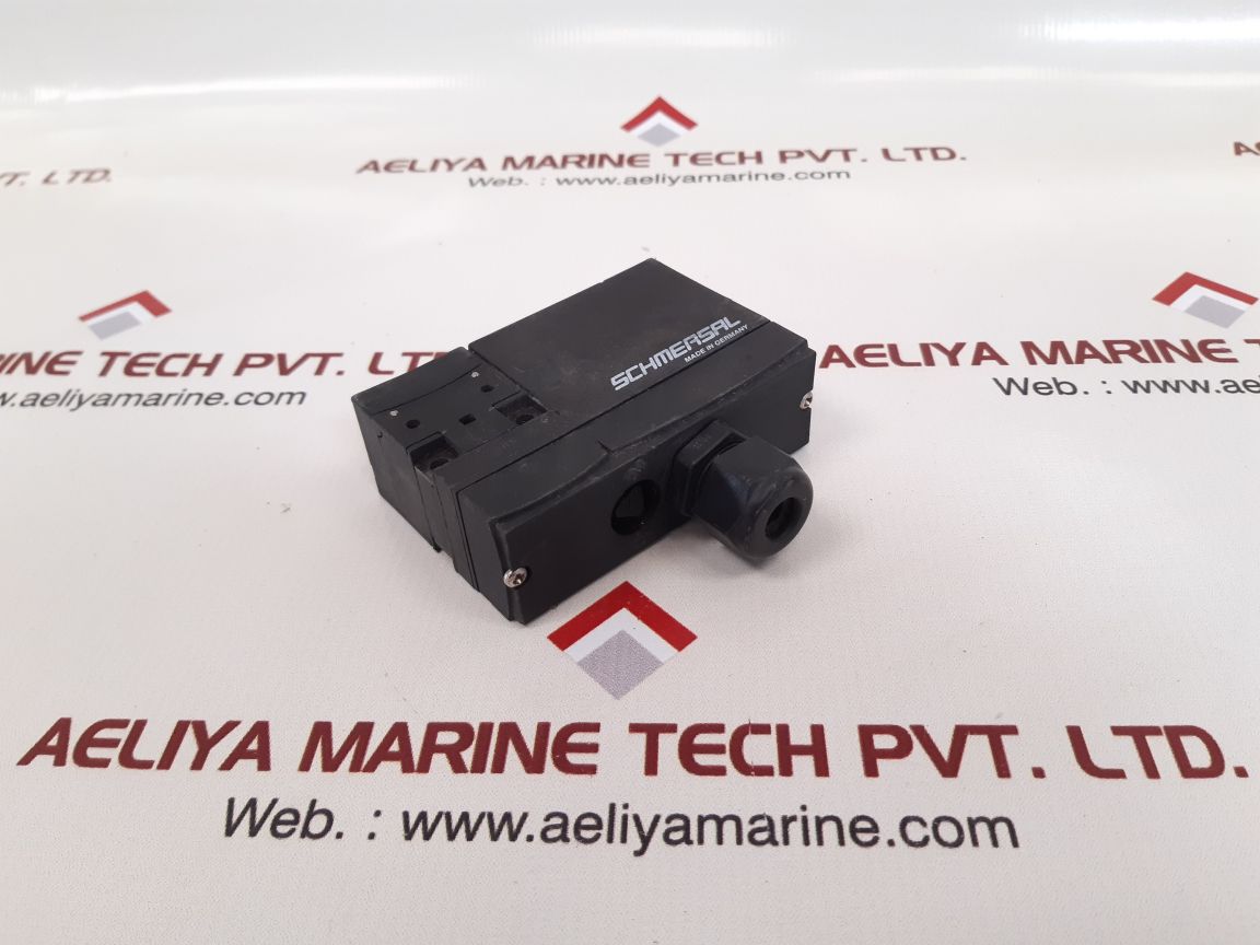 Schmersal azm 170-02zka solenoid interlock