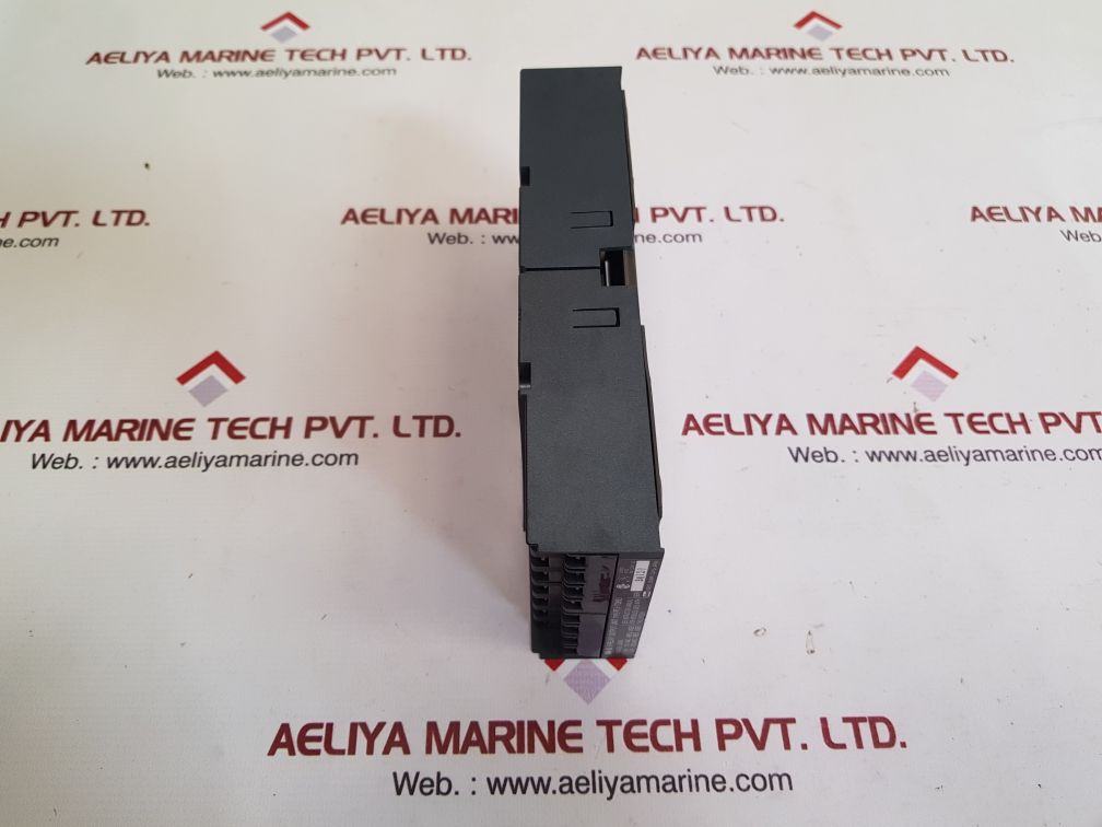 Idec pfj-t081u 8-relay output unit with pfj-dm dummy unit 