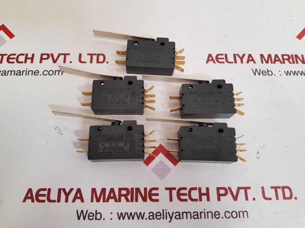 Set of 5x Cherry e19 snap-action plunger micro switch 0403-0080-00