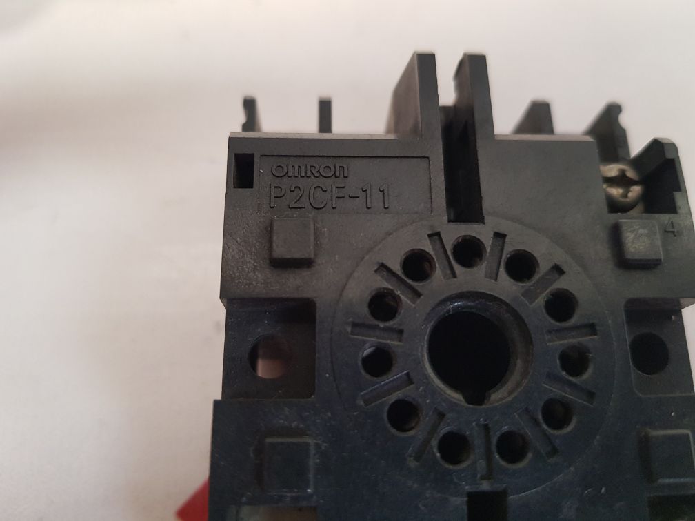 Omron p2cf-11 relay socket 10a250vac