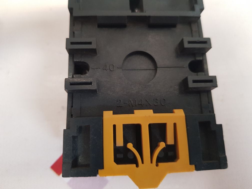 Omron p2cf-11 relay socket 10a250vac