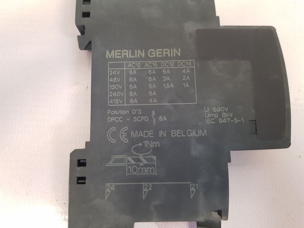 Merlin gerin of+of 19071 on-off auxiliary switch