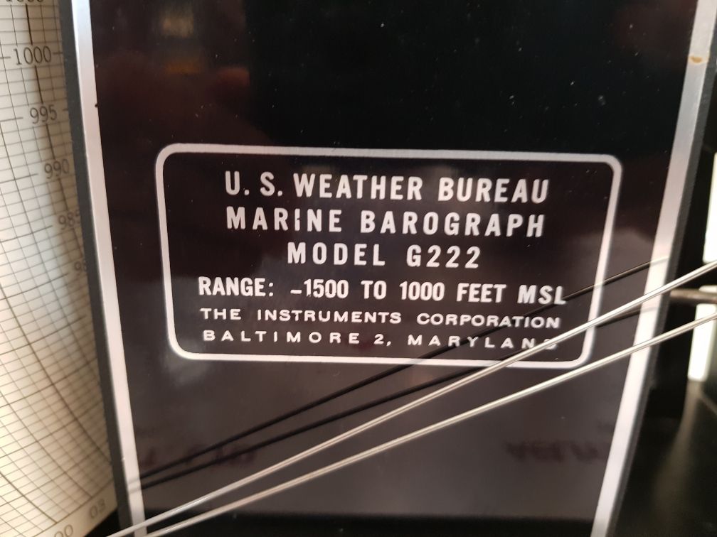 The instruments marine barograph g222