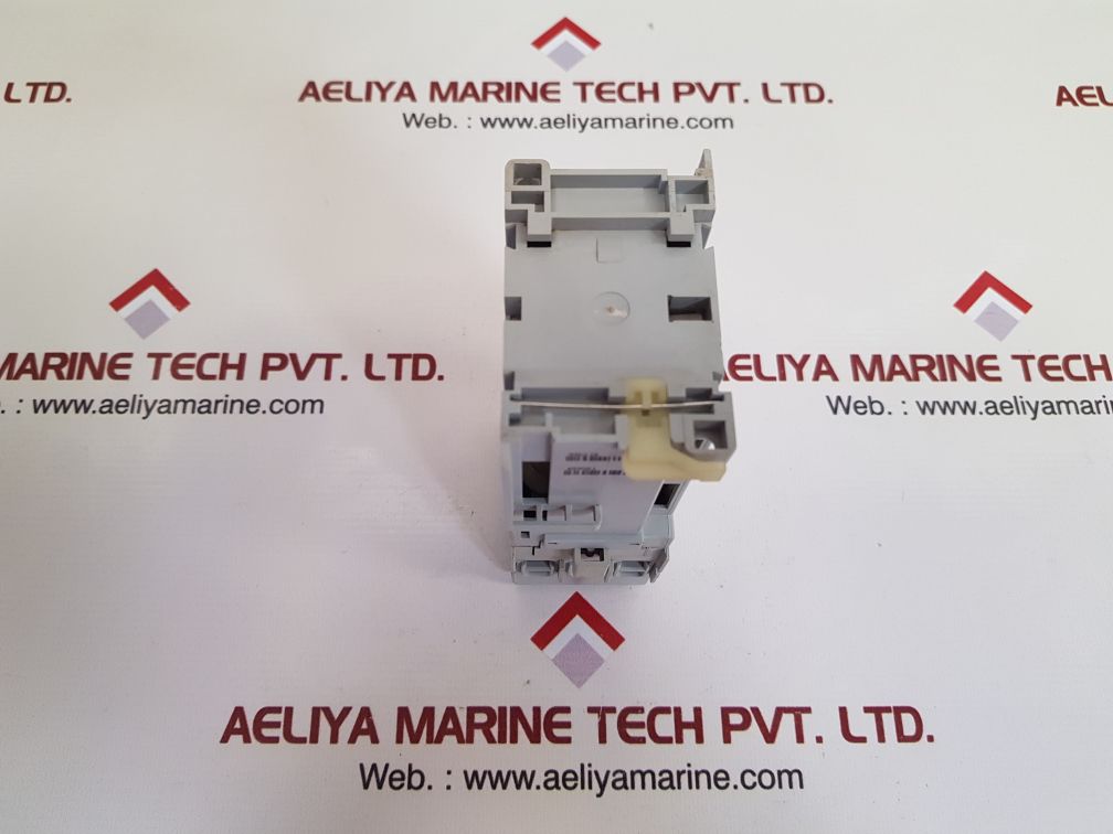 Allen-bradley 100-c30z*00 ser.b contactor