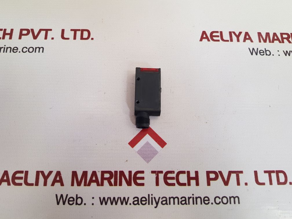 Omron e3s-at16 photoelectric switch set 