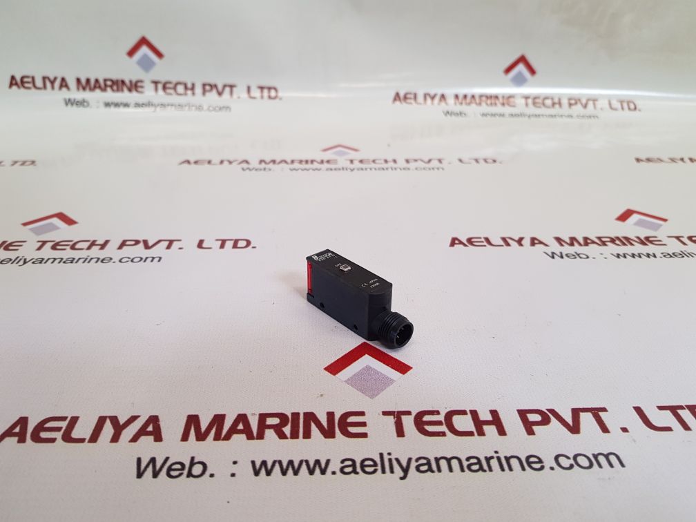 Omron e3s-at16 photoelectric switch set 