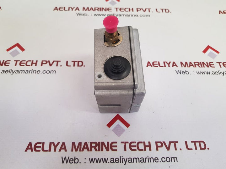 Johnson controls p77aaa-9300 pressure switch New