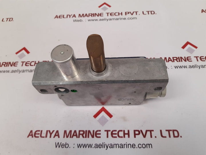 Schmersal atv 59/4 door locking system av 15lhe4 x35