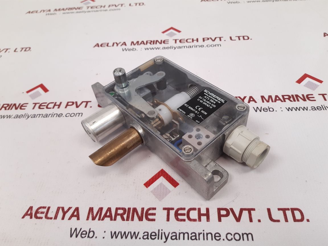 Schmersal atv 59/4 door locking system av 15lhe4 x35