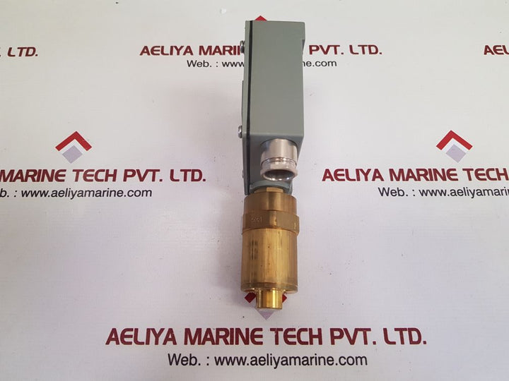 Trafag 920.2374.931 differential pressure switch 