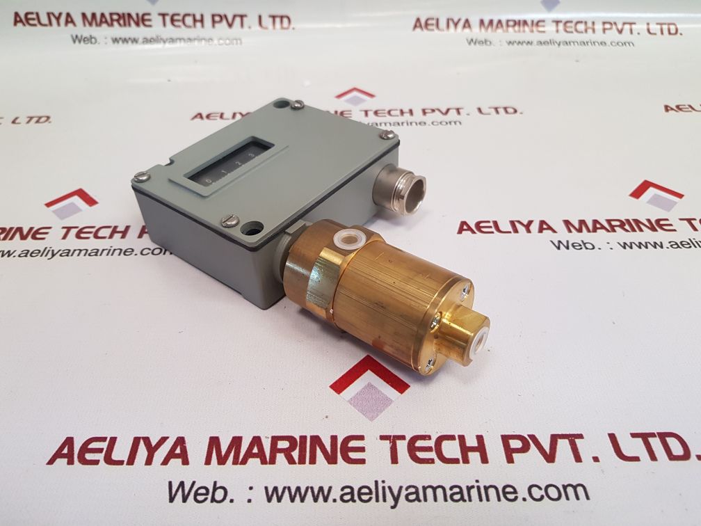 Trafag 920.2374.931 differential pressure switch 