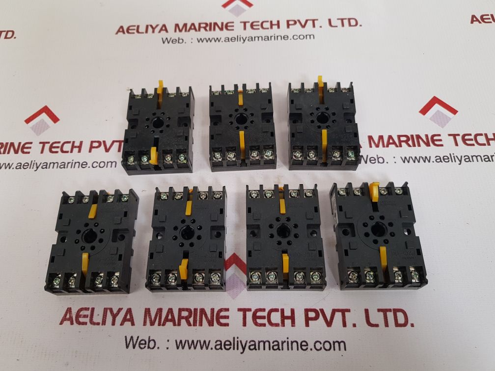 Set of 7x Omron p2cf-08 socket relay