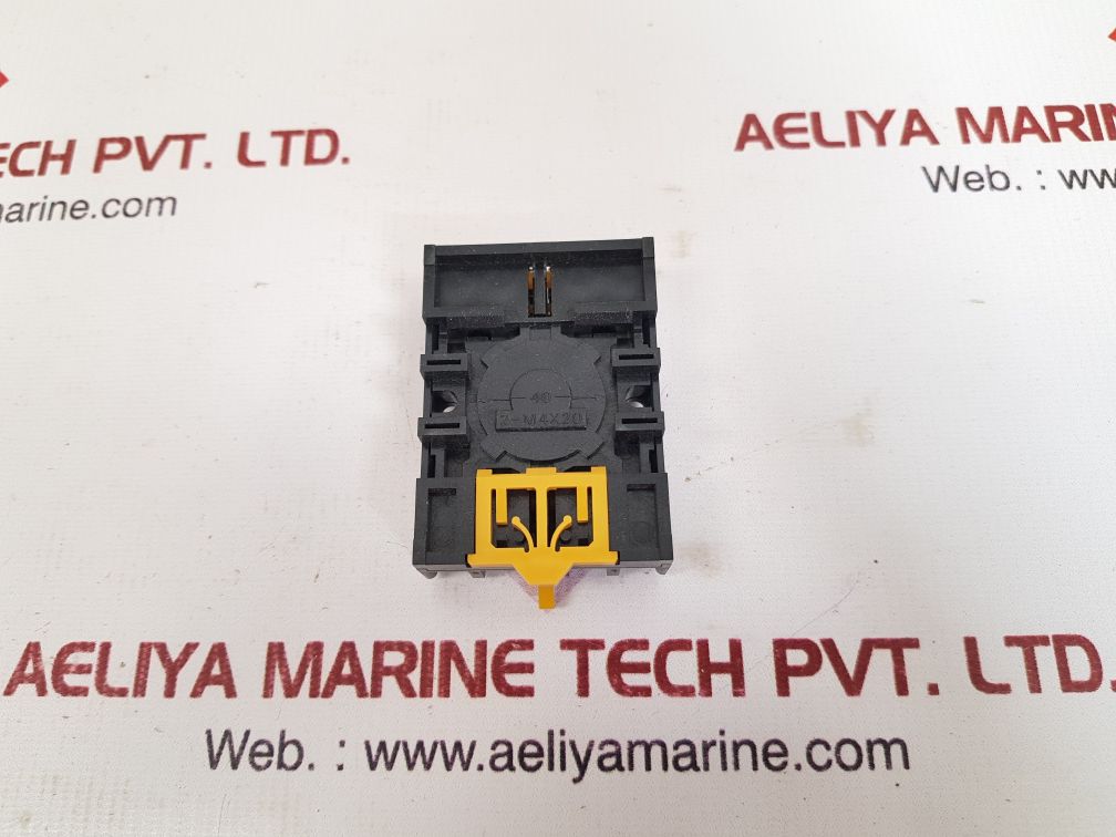 Set of 7x Omron p2cf-08 socket relay