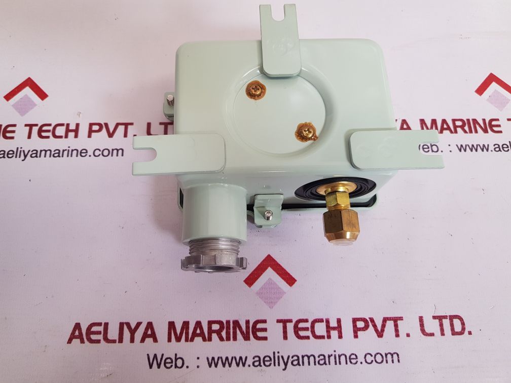 Saginomiya sns-c130w pressure switch New 
