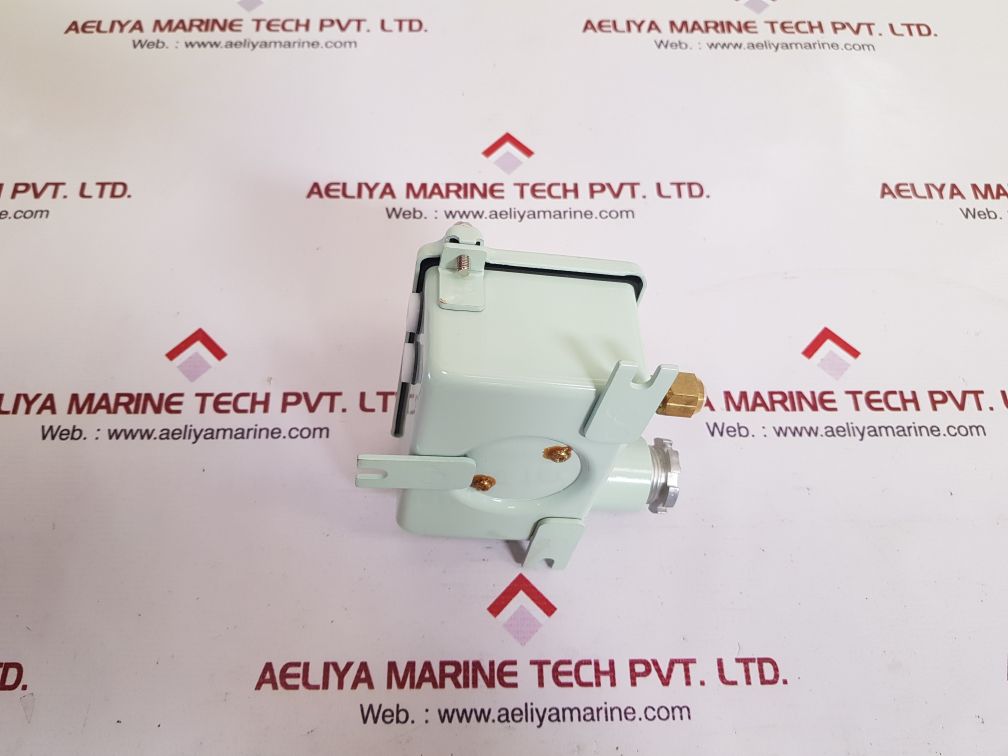 Saginomiya sns-c130w pressure switch New 
