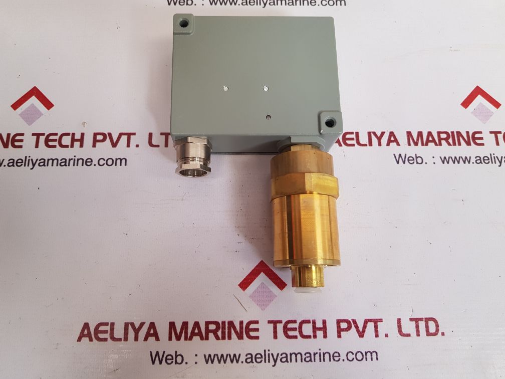 Trafag 920.2374.931 differential pressure switch New 
