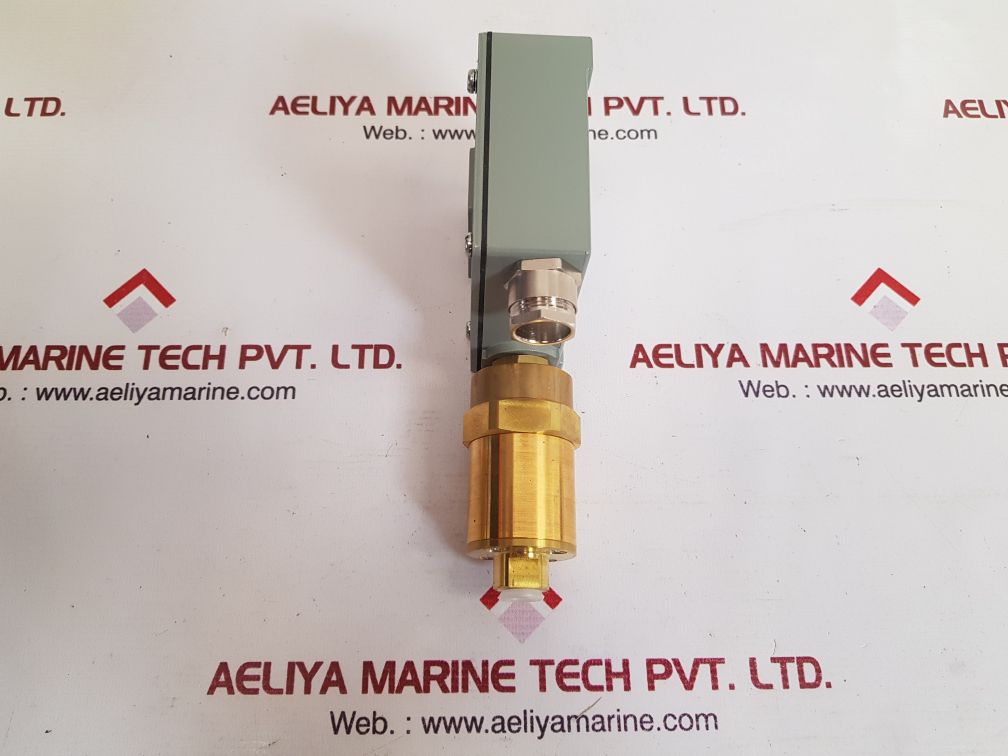 Trafag 920.2374.931 differential pressure switch New 
