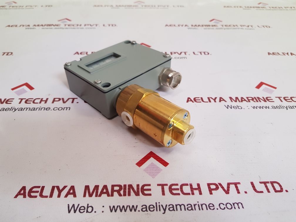 Trafag 920.2374.931 differential pressure switch New 
