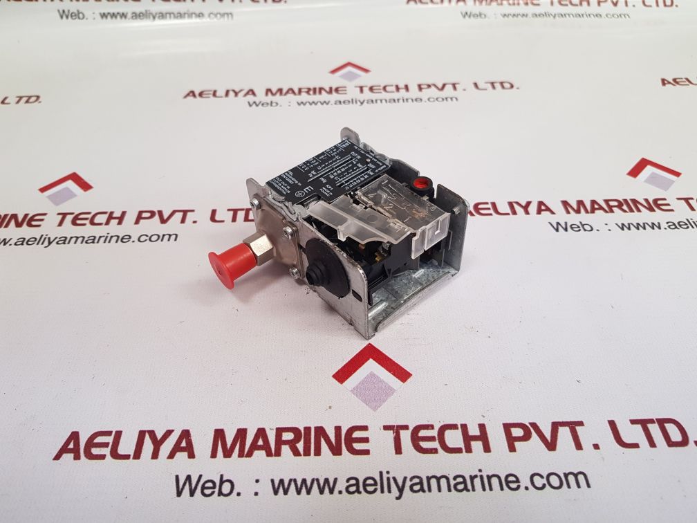 Danfoss a0000-01 low pressure control -0.2 ... 7.5 bar 
