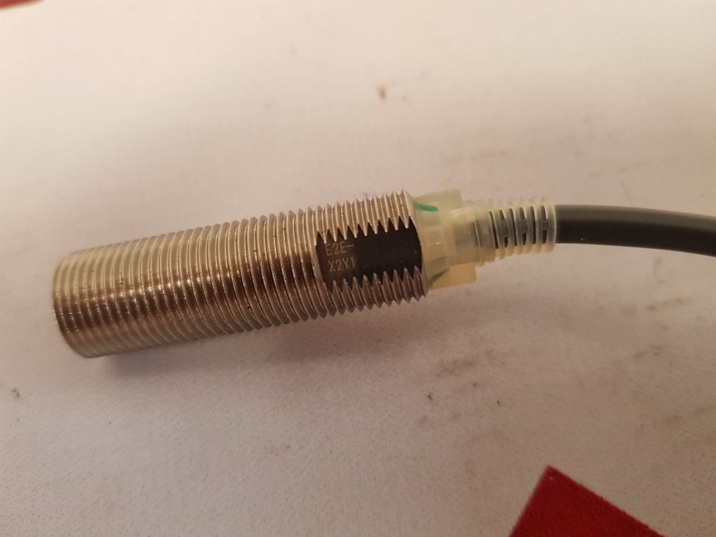 Omron corporation e2e-x2y1 proximity switch
