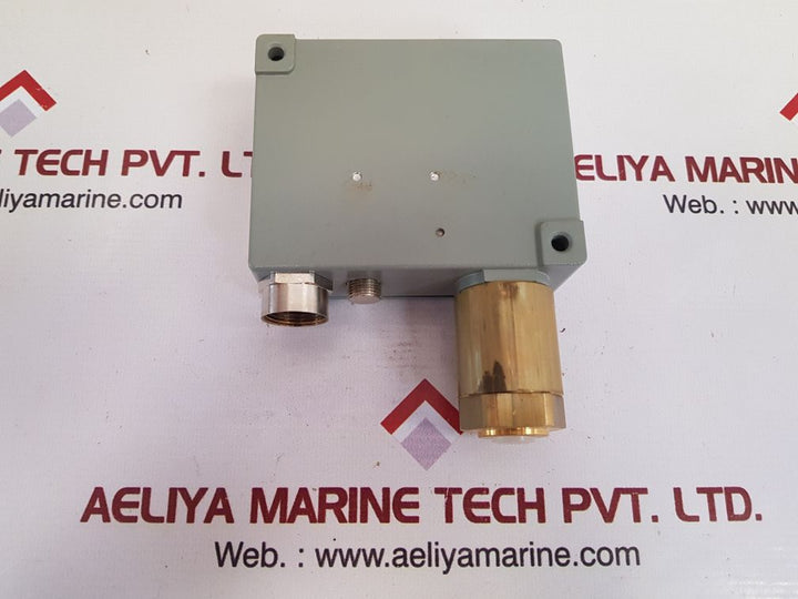 Trafag 940.2377.903 pressure switch 0...6 bar
