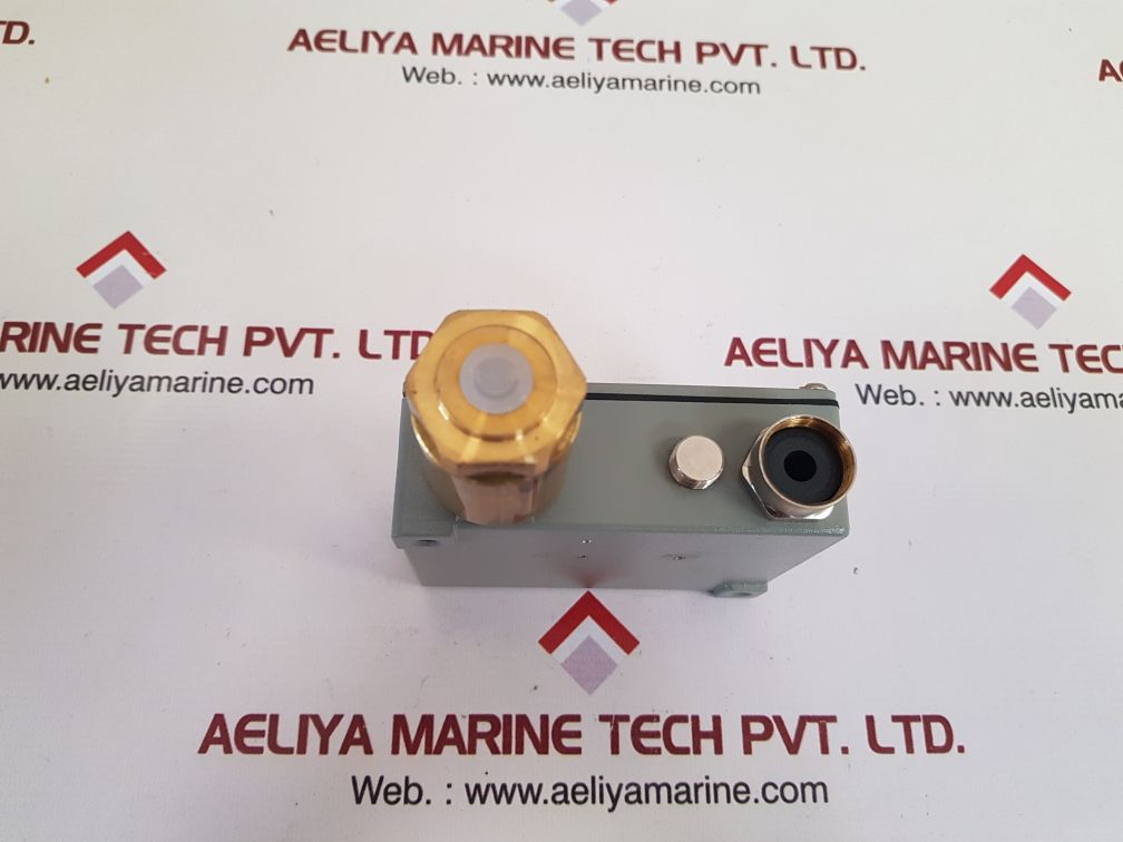 Trafag 940.2377.903 pressure switch 0...6 bar

