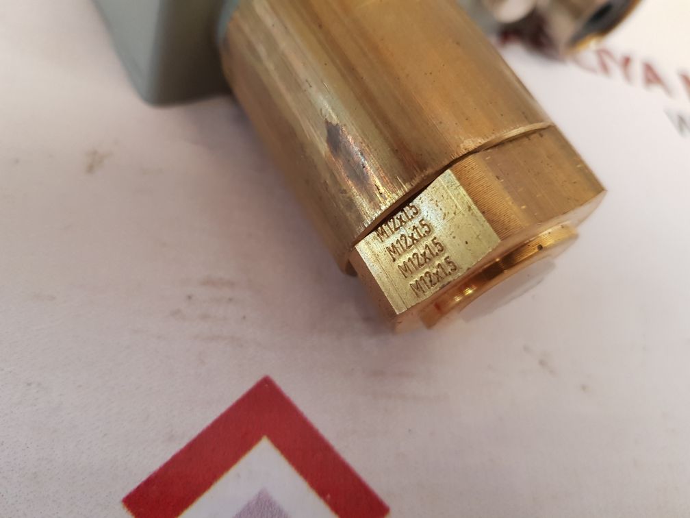 Trafag 940.2377.903 pressure switch 0...6 bar
