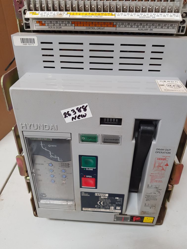 Hyundai hian12 3-pole air circuit breaker