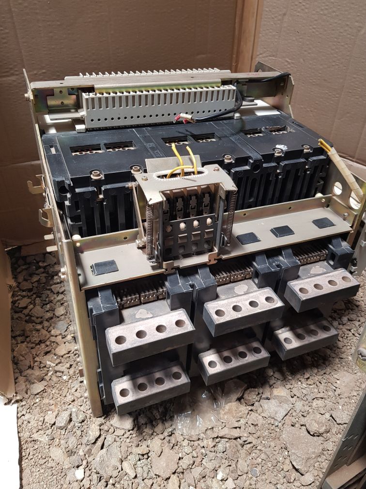 Mitsubishi ae3200-ss air circuit breaker