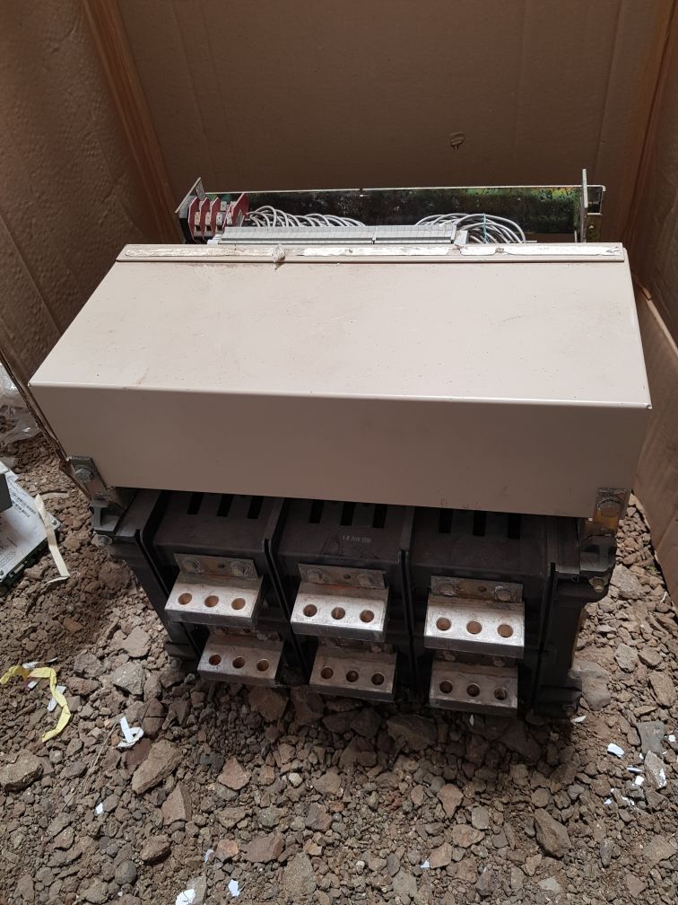 Merlin gerin masterpact m25 h1 circuit breaker str 28 d