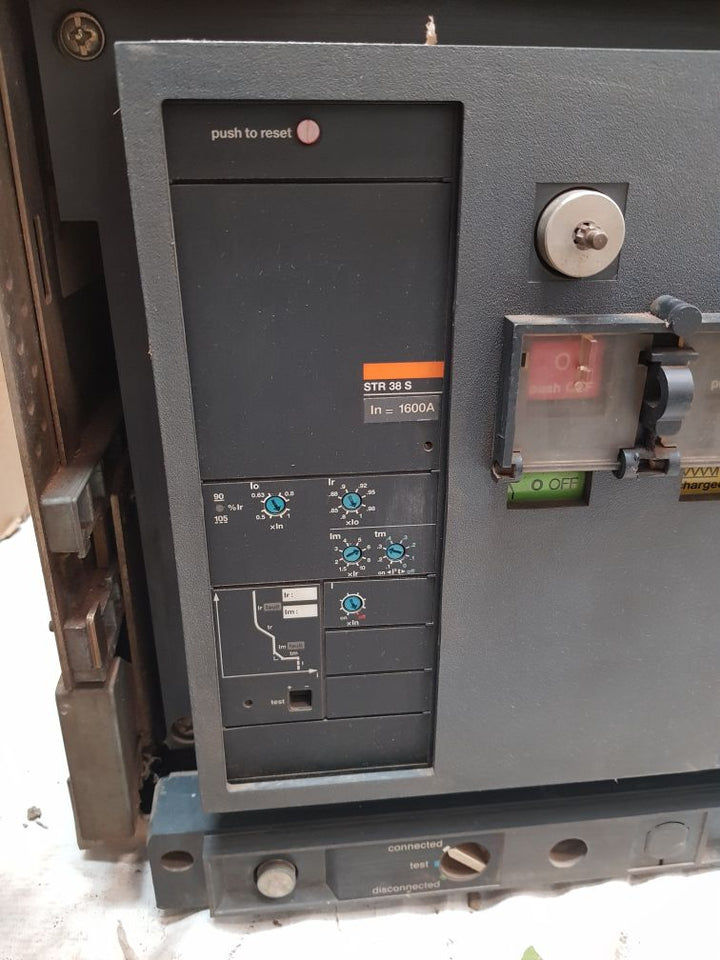 Merlin gerin masterpact m16 h1 circuit breaker