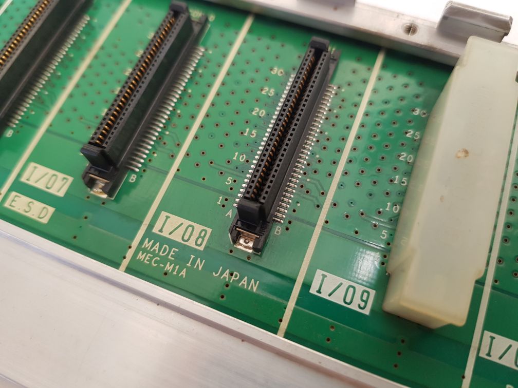 Mitsubishi melsec-q q312b base unit bd627e 608g52a g
