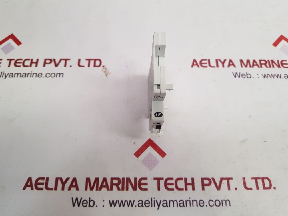 Merlin gerin sd 26927 multi9 alarm switch
