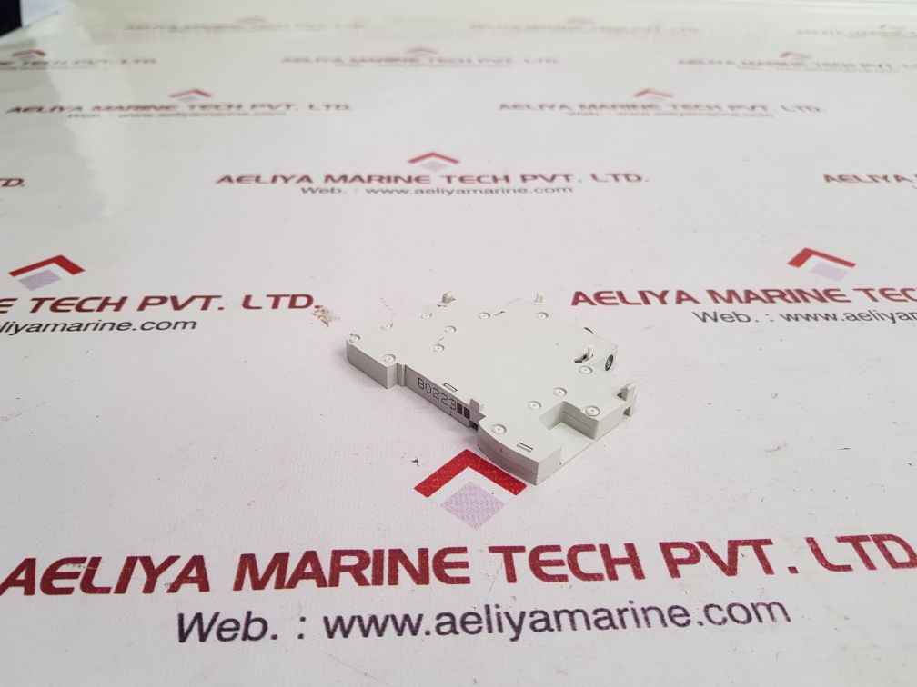 Merlin gerin sd 26927 multi9 alarm switch
