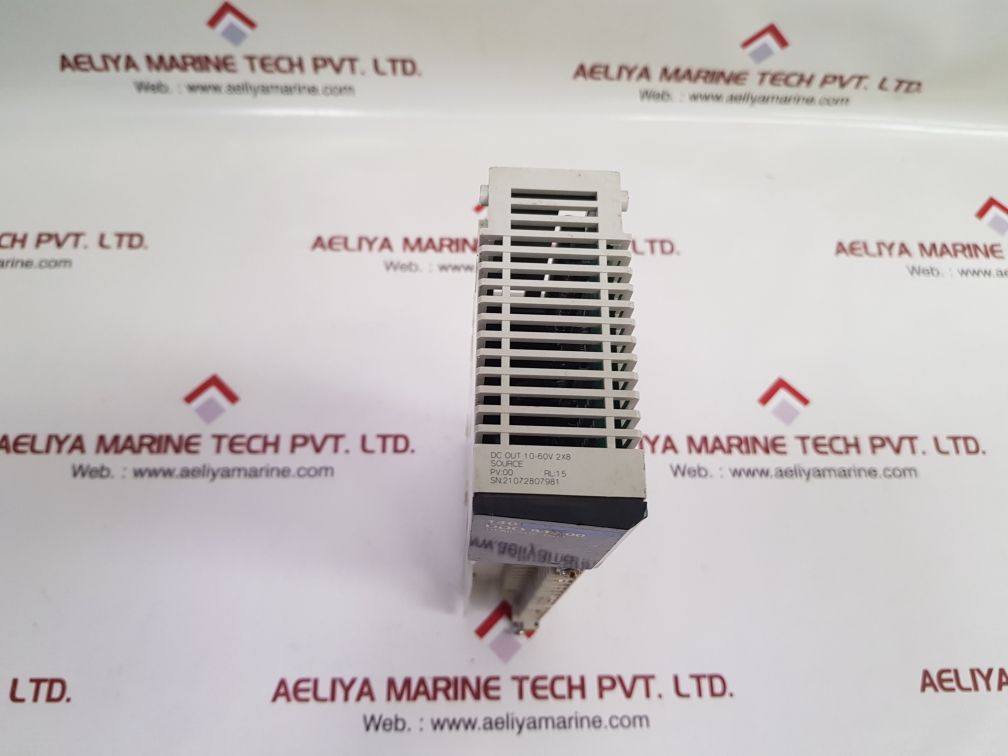 Schneider electric 140ddo84300 input module
