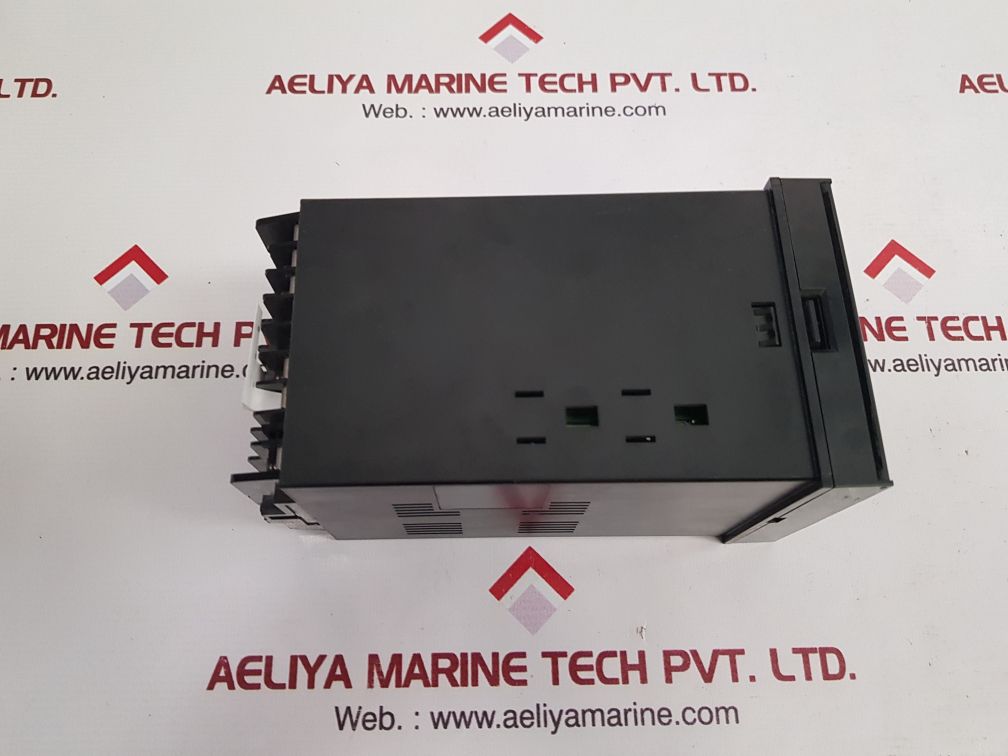 Yamatake Sdc200 Temperature Controller Sdc2002Gc01A00701