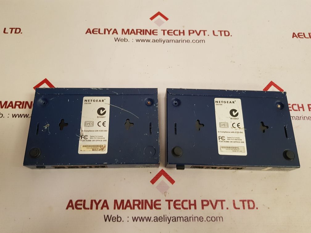 Netgear Dual Speed Hub Ds104 4-ports 100Mbps/10Mbps