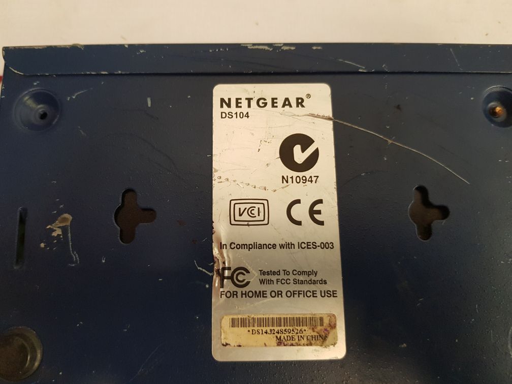 Netgear Dual Speed Hub Ds104 4-ports 100Mbps/10Mbps