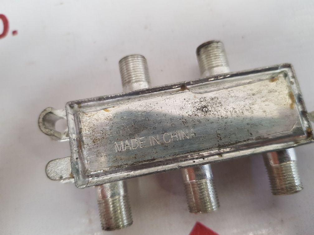 Power Pass Digital 4-way Splitter